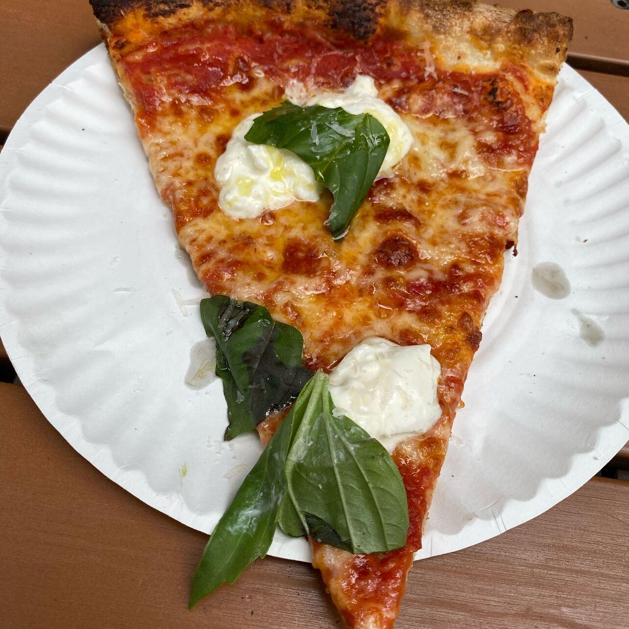 Pizzas Worth Eating in NYC : 8 Must-Try Slices & Pies 2025