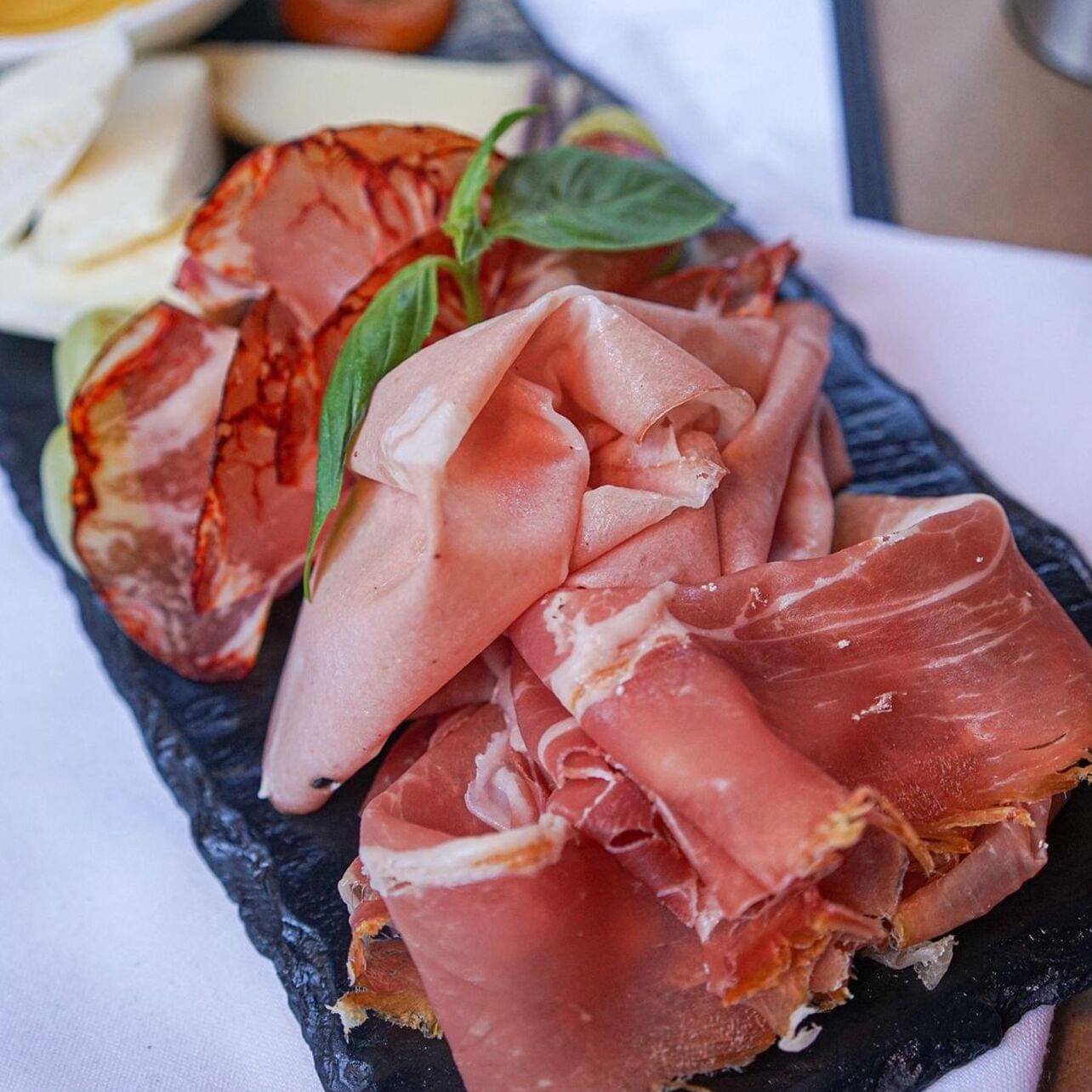 8 Dishes Worth Eating Near Beacon Theatre NYC 2026